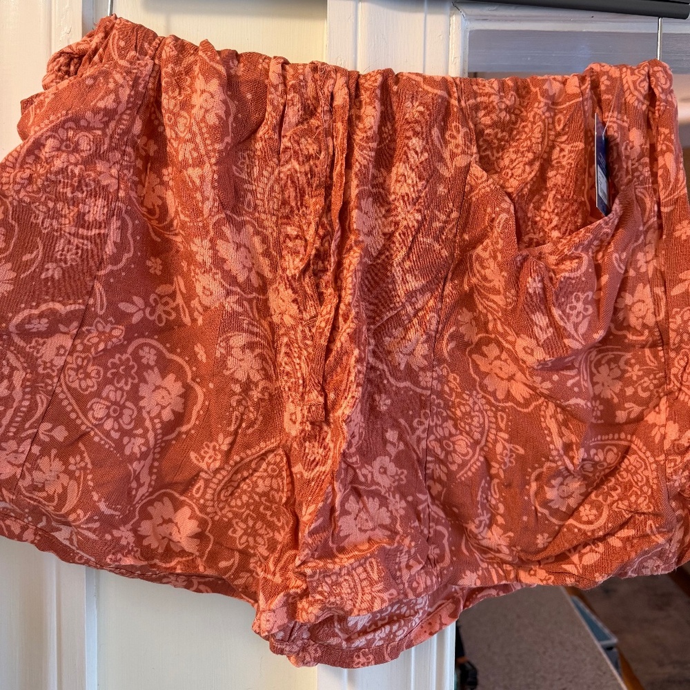 Soft patterned elastic-waist shorts